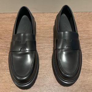 AUTHENTIC HERMES Women like New Hitch Loafers size 37.